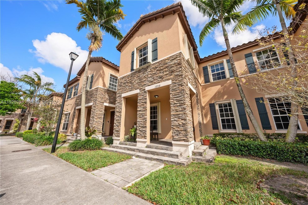 16958 SW 92nd St unit 16958, Miami, FL 33196 - photo 1