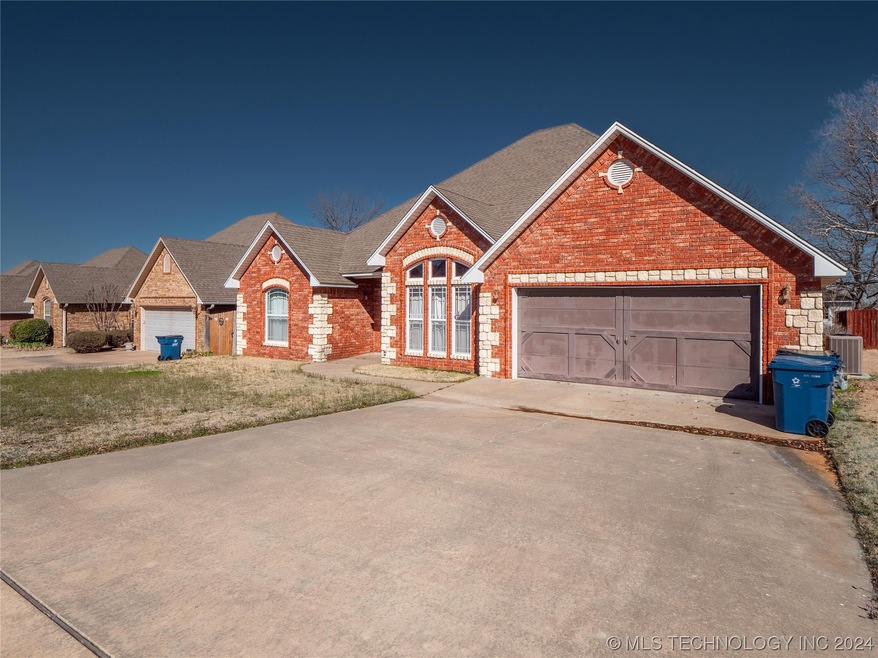 1211 Rosewood, McAlester, OK 74501 - photo 1