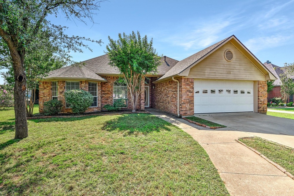 113 Chrissa Dr, Pottsboro, TX 75076 - photo 1