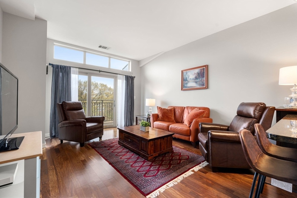 5 Repton Cir unit 5408, Watertown, MA 02472 - photo 1