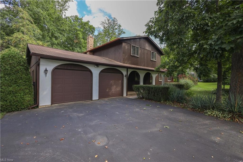 View of front of house with garage