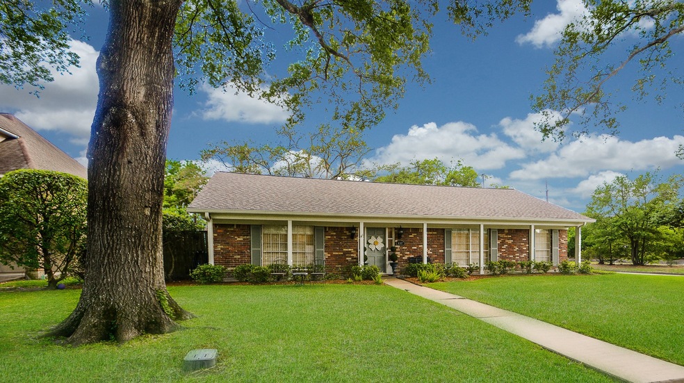 6267 Burgoyne Rd, Houston, TX 77057 - photo 1