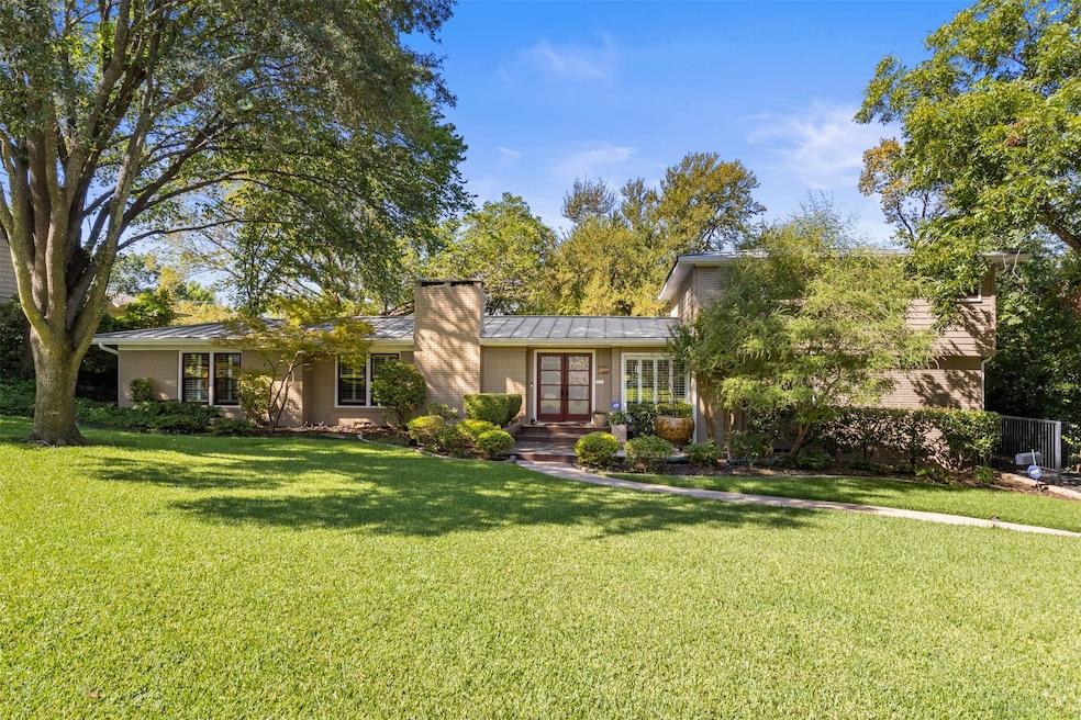Pending $825,000 • Co-Listing Agent