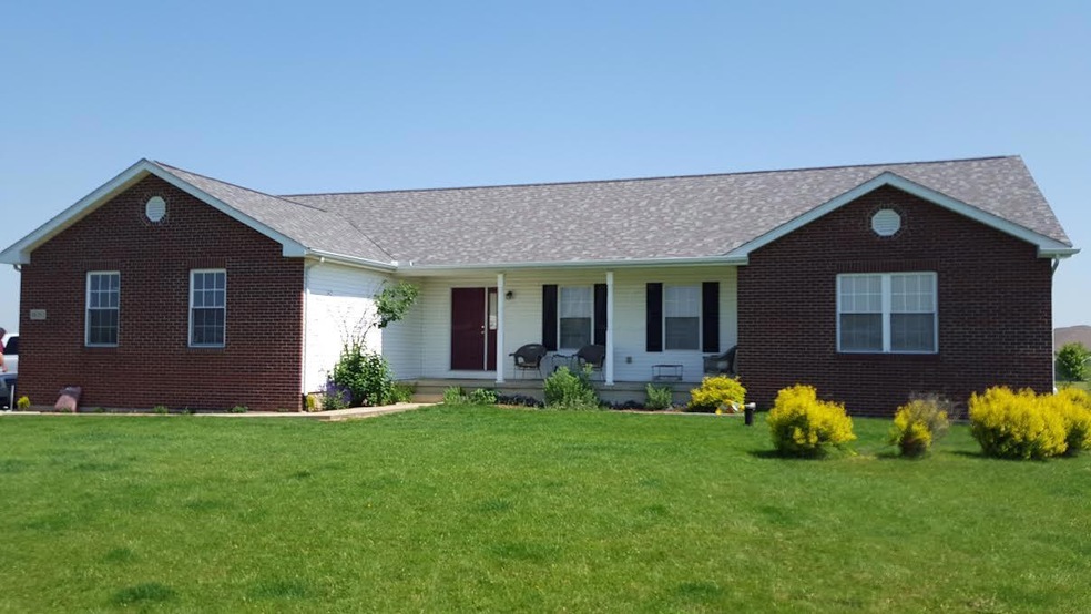 18752 Commercial Point Rd, Circleville, OH 43113 - photo 1