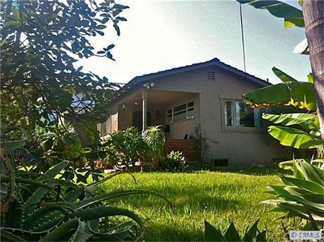 beach-close mid-century bungalow...