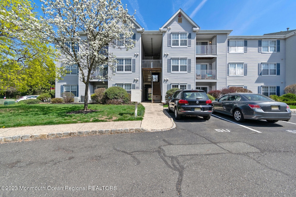 502 Stratford Place unit 502, Bound Brook, NJ 08805 - photo 1