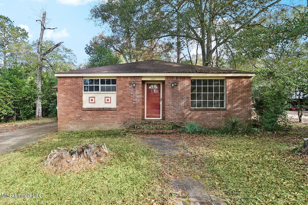 612 W New York Ave, McComb, MS 39648 - photo 1