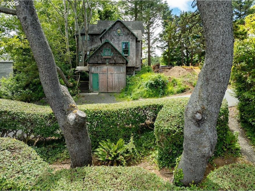 123 W 1st Ave, Cannon Beach, OR 97110 - photo 1
