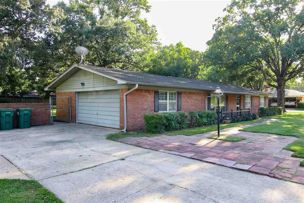 3623 Galleria Oaks Dr, Texarkana, TX 75503 - photo 1