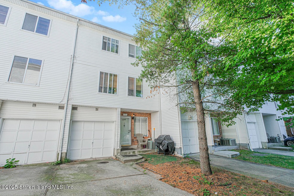 171 Aspen Knolls Way, Staten Island, NY 10312 - photo 1