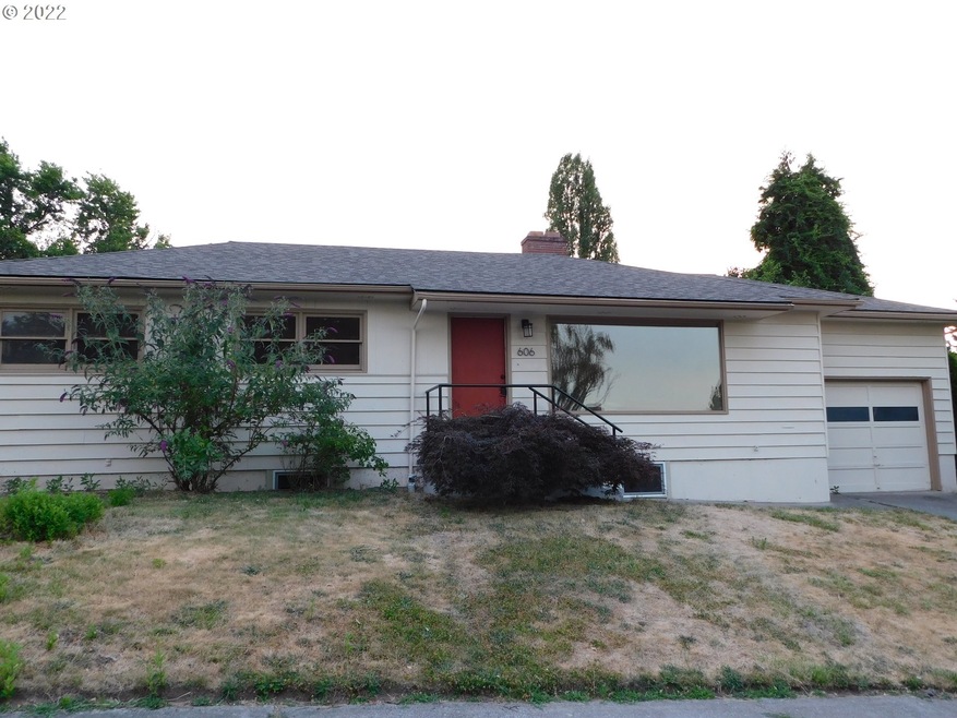 606 E 20th St, the Dalles, OR 97058 - photo 1