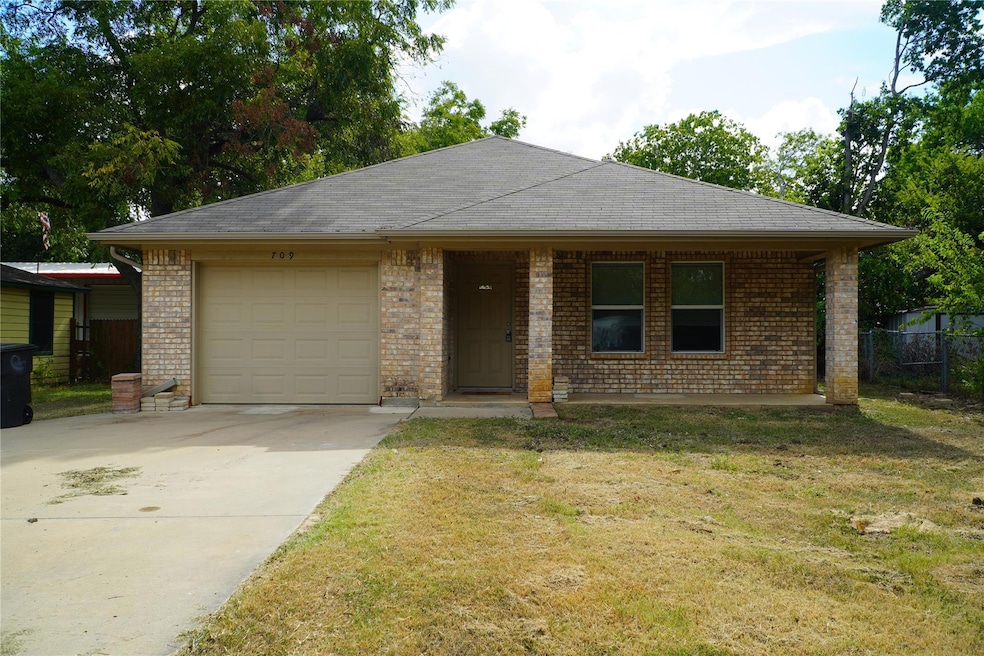 709 N Pendell Ave, Cleburne, TX 76033 - photo 1