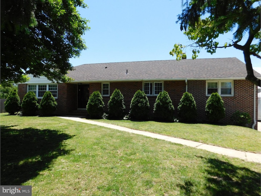 28 Center Ave, Burlington, NJ 08016 - photo 1