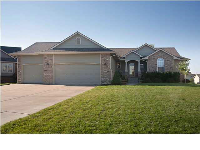 Great curb appeal, and fresh exterior paint, on a 
