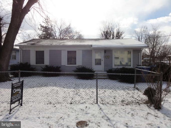 720 W 13th St, Front Royal, VA 22630 - photo 1