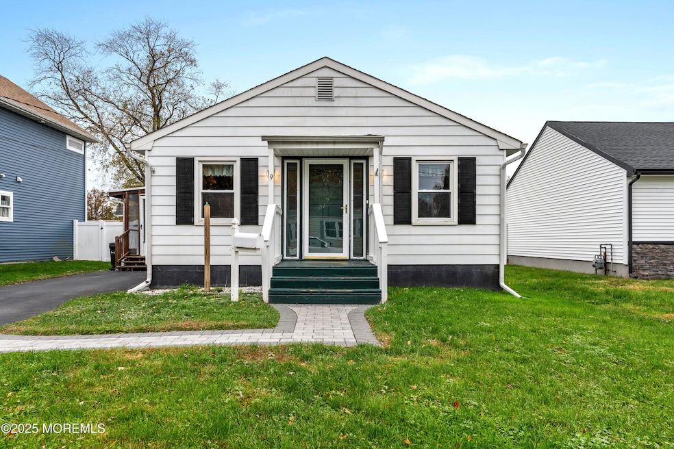 9 Monmouth Place, Keyport, NJ 07735 - photo 1