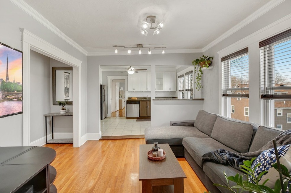 187 Florence St unit 3R, Roslindale, MA 02131 - photo 1