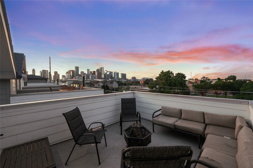 Rooftop deck has gas and electric hookups