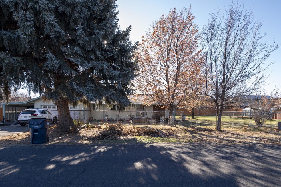 1-web-or-mls-2010 SW Reindeer Ave-1