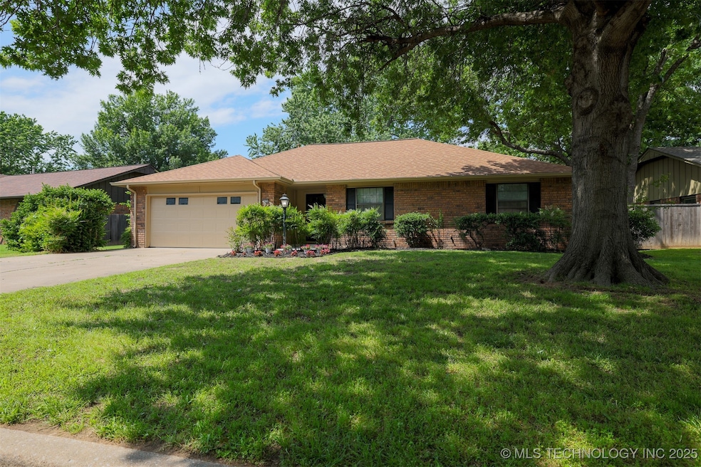 Welcome to 2604 W Broadway, Broken Arrow, OK 74012