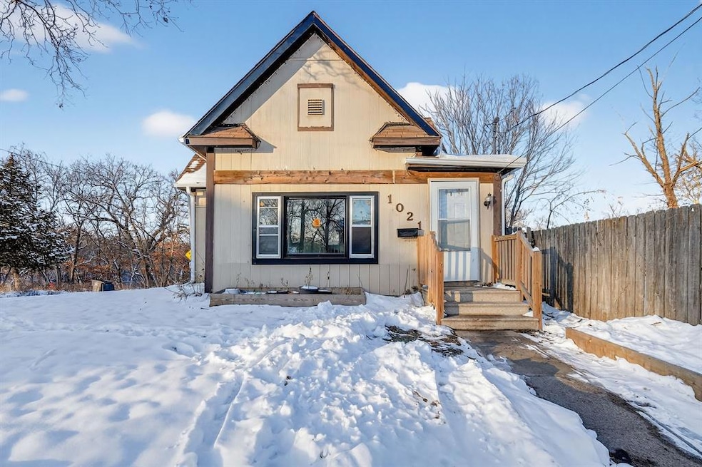 1021 Franklin Ave, Des Moines, IA 50314 - photo 1