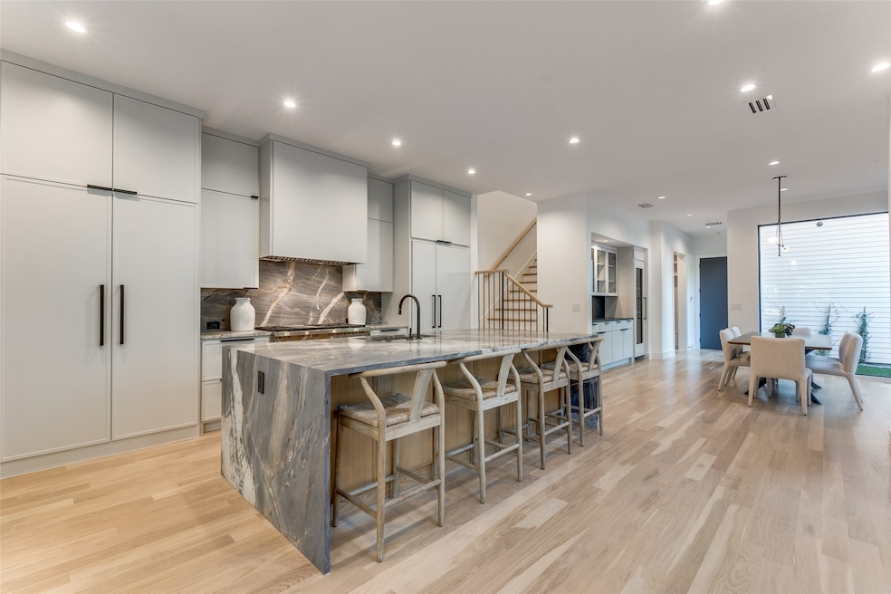 For Sale $2,175,000 • Co-Listing Agent