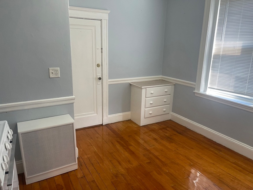 4 Hancock St unit 5, Malden, MA 02148 - photo 1