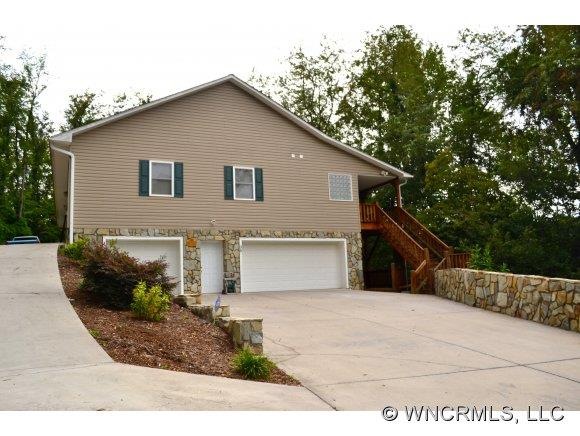 Split Driveway, Level Entry