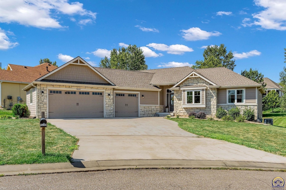 7439 SW Kings Forest Ct, Topeka, KS 66610 - photo 1