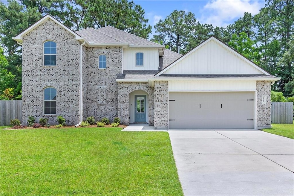 Front view of this home located in a cul de sac