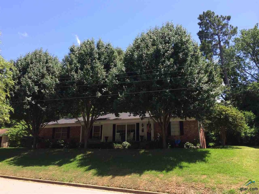 815 Rhodes Dr, Tyler, TX 75701 - photo 1