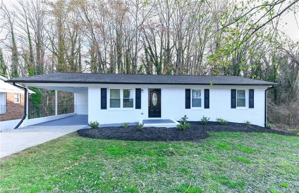 411 Roanoke St, Reidsville, NC 27320 - photo 1