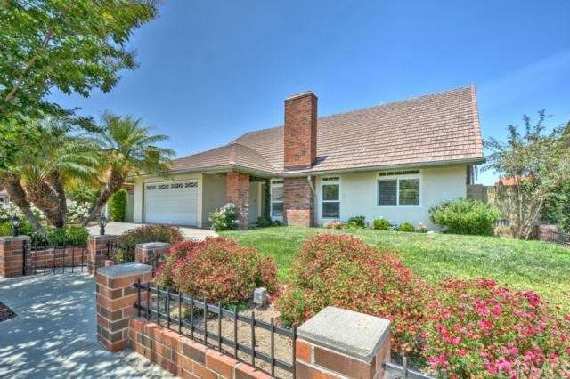 Great curb appeal and interior tract location. Dou