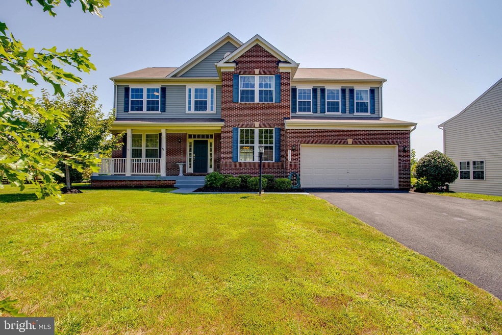 5952 Hunter Crest Rd, Woodbridge, VA 22193 - photo 1