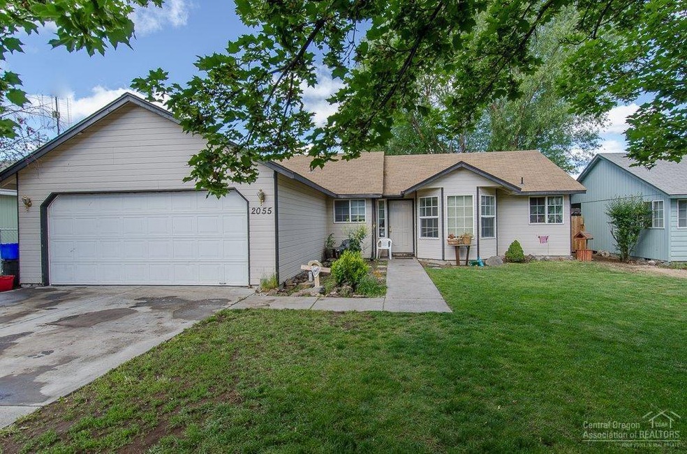 2055 SW 30th St, Redmond, OR 97756 - photo 1