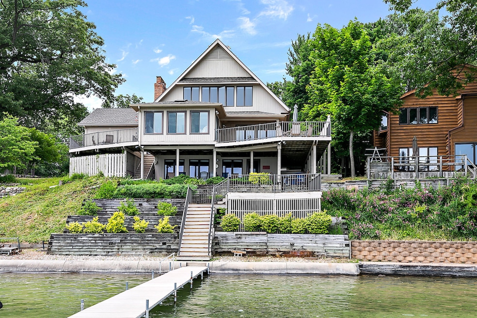 For Sale $1,199,900 • Co-Listing Agent