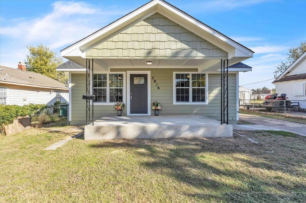 Bungalow-style house with covered porch