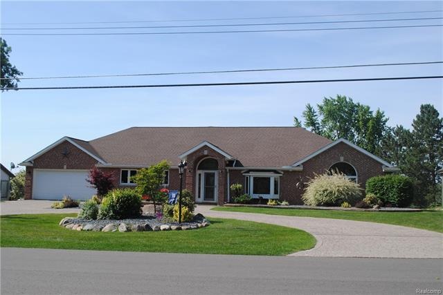 Magnificent Lakefront Home!