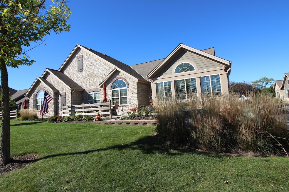 W250N5015 William Dr, Pewaukee, WI 53072 - photo 1