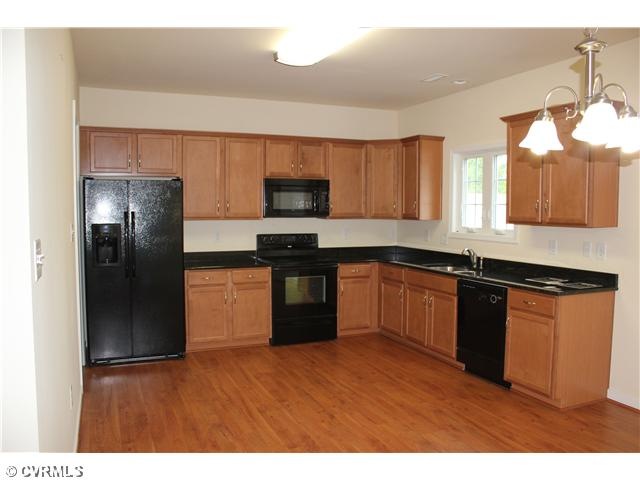 Kitchen - HUGE eat-in kitchen with granite counter