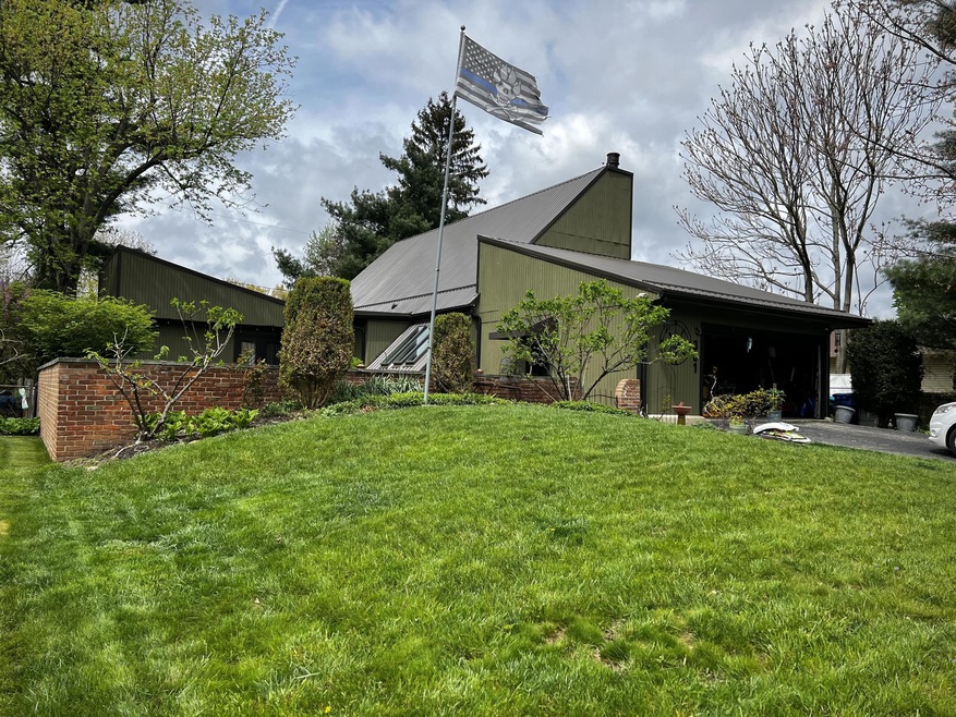 301 Flint ridge Dr. Front photo