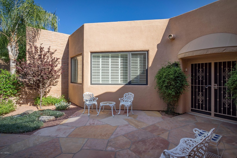 Charming Front Courtyard