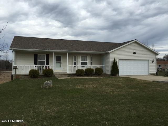 975 Ridgeview Dr, Wayland, MI 49348 - photo 1