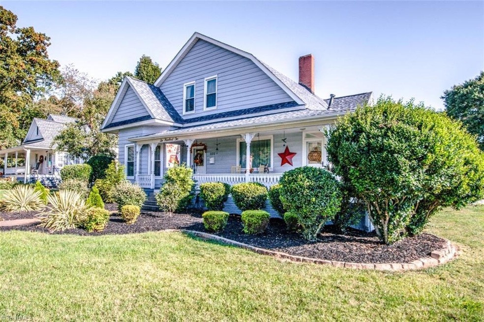 602 N Center St, Statesville, NC 28677 - photo 1