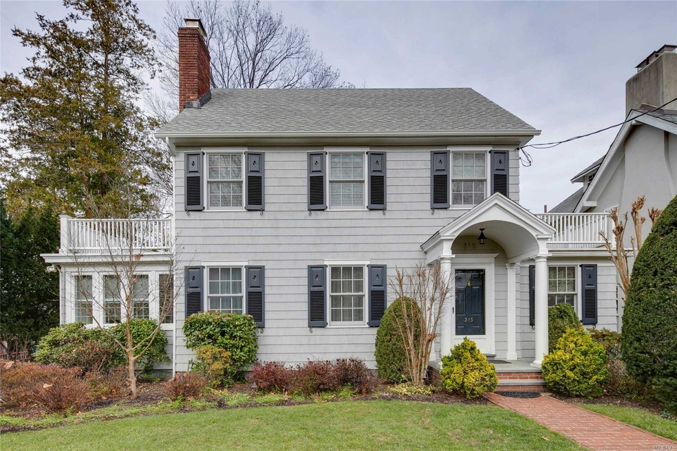 315 Beverly Rd, Little Neck, NY 11363 - photo 1