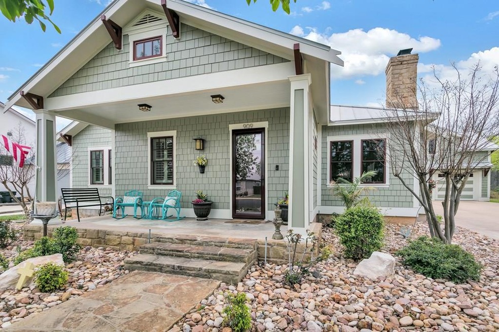 909 Hawthorn Ln, Fredericksburg, TX 78624 - photo 1