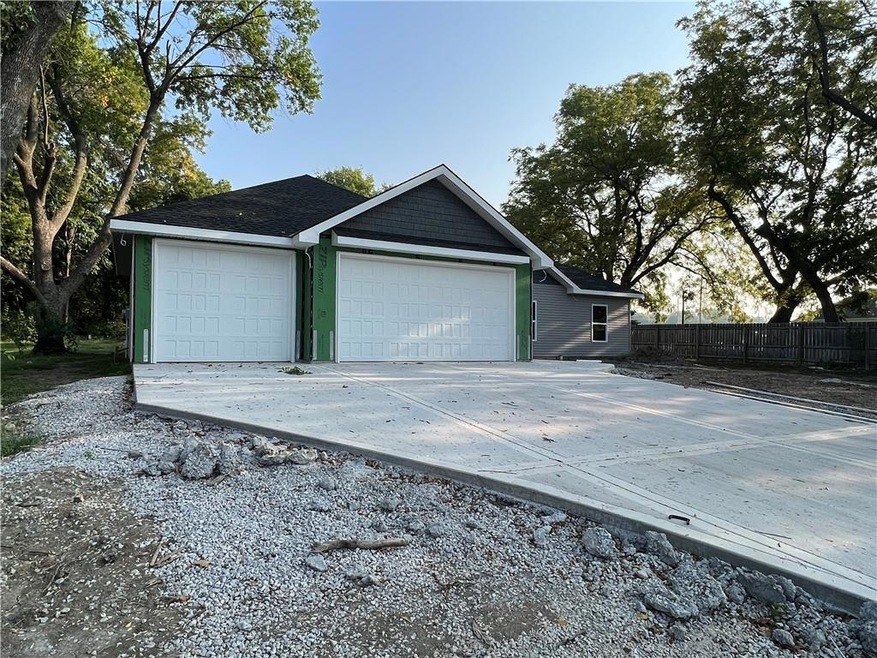 705 NW B St, Blue Springs, MO 64015 - photo 1