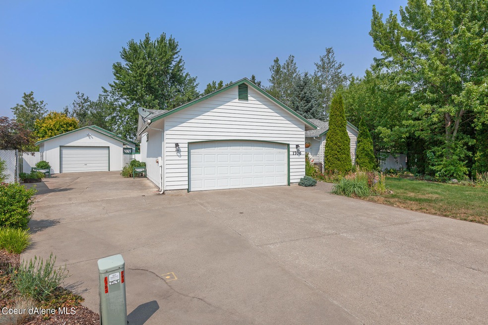 1706NAutumnCrestCt-2
