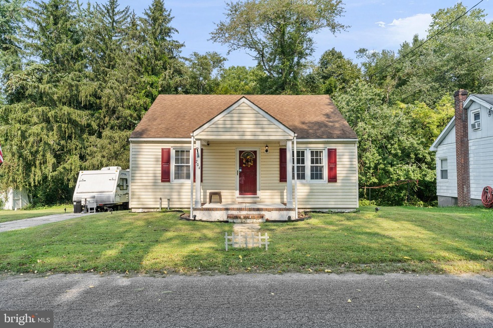 704 Chestnut Ave, Bridgeton, NJ 08302 - photo 1