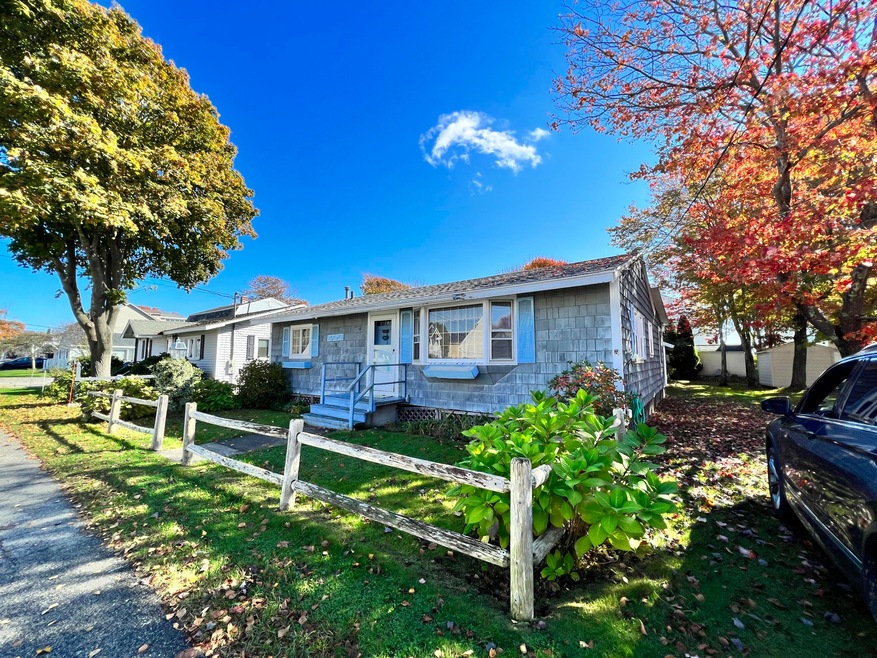 76 N Tibbetts Ave, Wells, ME 04090 - photo 1